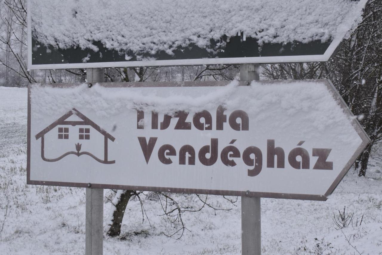 Tiszafa Vendeghaz Szentgal Hotel Екстериор снимка