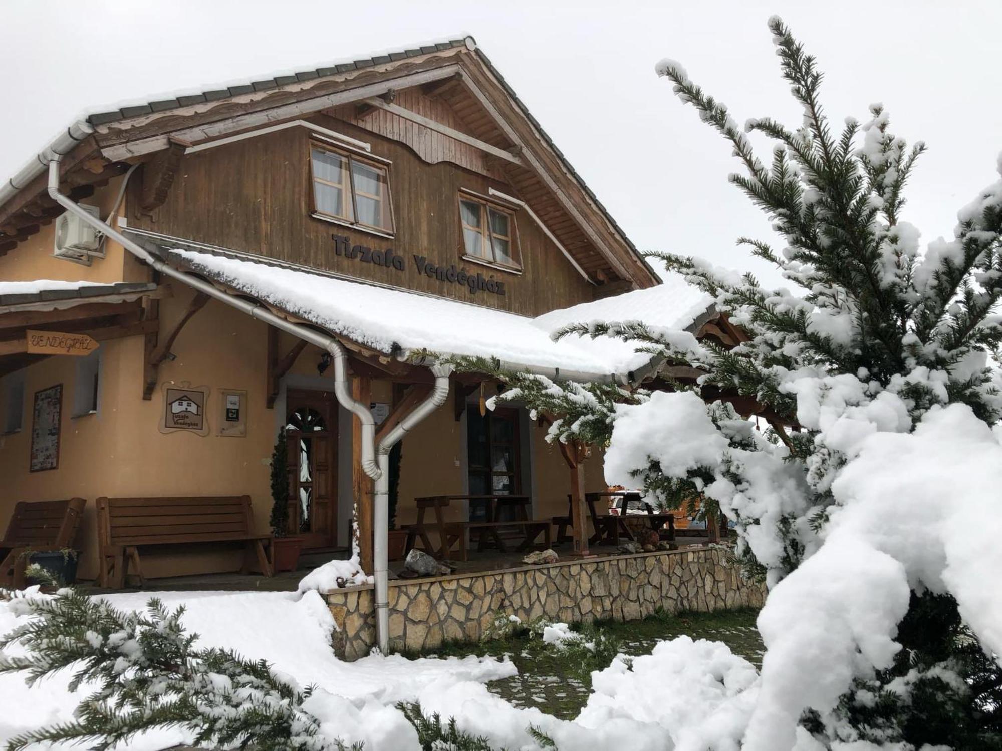 Tiszafa Vendeghaz Szentgal Hotel Екстериор снимка